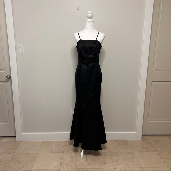 Vintage Fairweather Women’s Size 2 Black long fit and flare Maxi Dress witchy - Picture 1 of 16